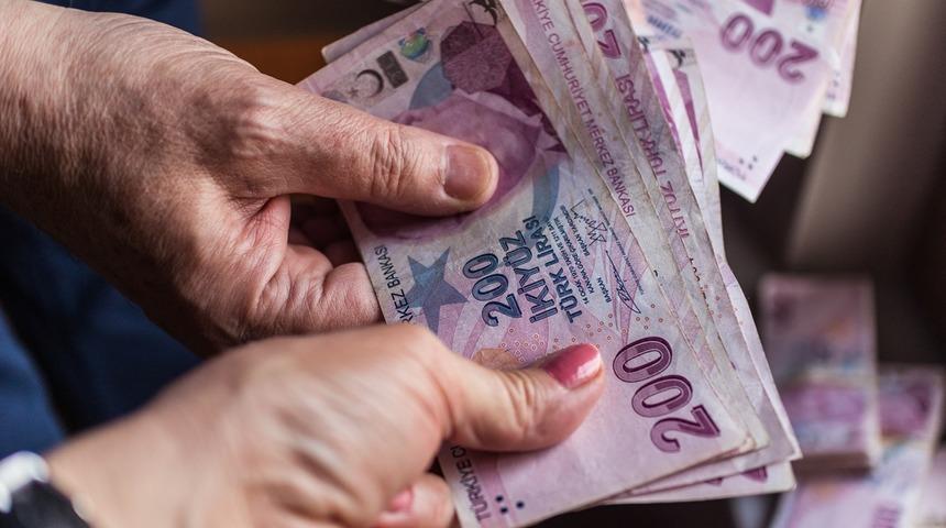 SGK emeklileri dikkat! Yüzde 30 zamlı maaşlar hesaplara bugün yatıyor: Son rakamı 9 olanlar...