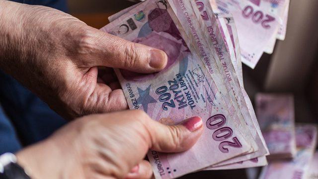 SGK emeklileri dikkat! Yüzde 30 zamlı maaşlar hesaplara bugün yatıyor: Son rakamı 9 olanlar...