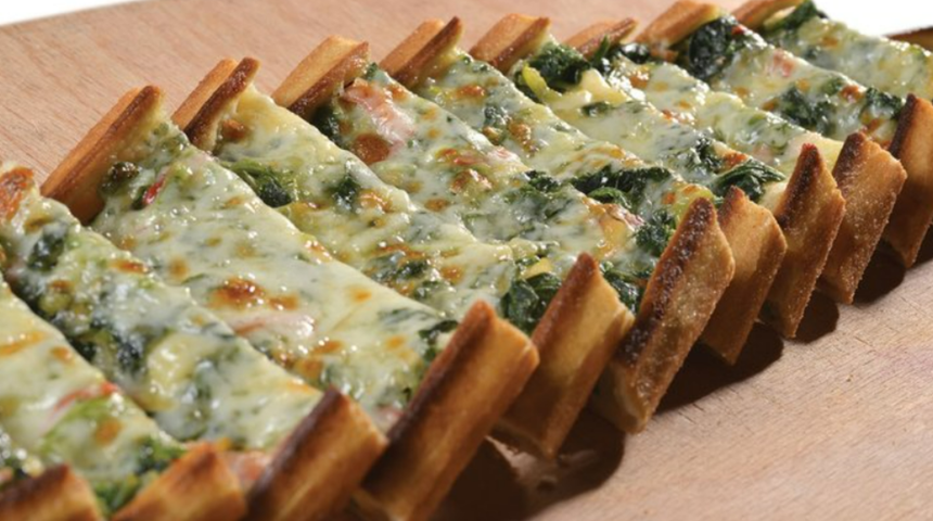 Uzayıp giden lezzet: Ispanaklı kaşarlı pide tarifi! Zuhal Topal'la Yemekteyiz Ispanaklı kaşarlı pide tarifi