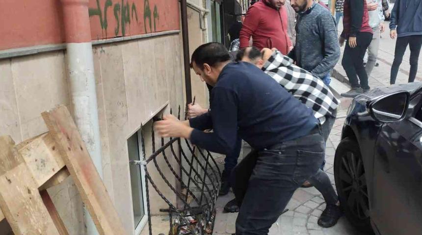 Çocuklarına bırakıp pazara gitti! Döndüğünde gördüğü manzara karşısında sinir krizi geçirdi