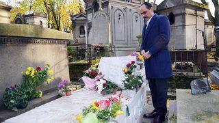 Cumhurbaşkanlığı Sözcüsü Kalın, Ahmet Kaya'nın mezarını ziyaret etti