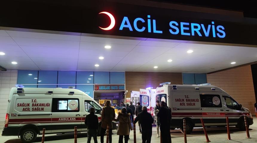 Bursa'da işçi servisi ile tırın çarpıştığı kazada 6 kişi yaralandı