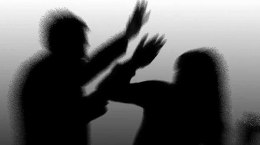 Kimliği gizlenen şiddet mağduru kadın resmi olarak g&ouml;r&uuml;nm&uuml;yor