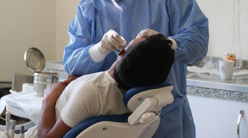 Dişleri için 10 bin TL ödedi, tedavi edenin kim olduğunu öğrenince soluğu mahkemede aldı! Bu kez de sahte diş doktoru vakası...