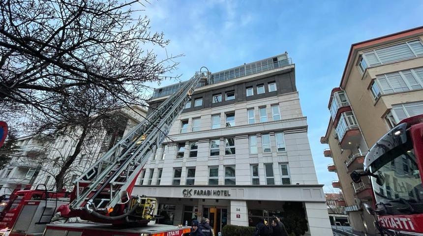 Ankara'da bir otelin çatısında çıkan yangın hasara yol açtı