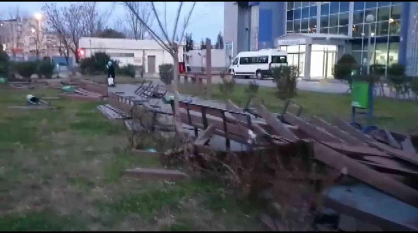 Bursa&rsquo;da lodos kamelyaları par&ccedil;aladı, esnaf tezgah a&ccedil;amadı