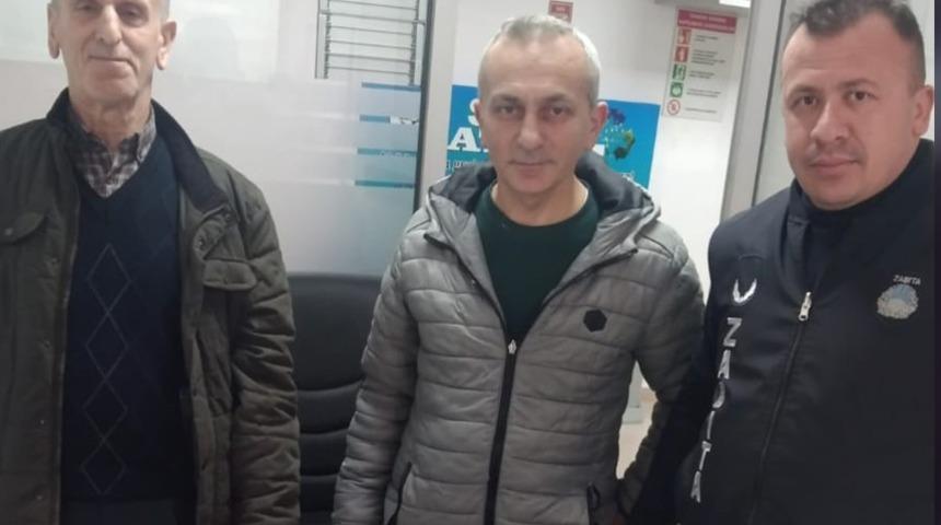 Duyarlı vatandaş, bulduğu para dolu cüzdanı sahibine ulaştırdı