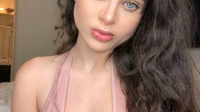 Eski yetişkin film yıldızı Lana Rhoades kendi tasarımı transparan iç çamaşırı takımıyla nefesleri kesti! “Kendim tasarladım”