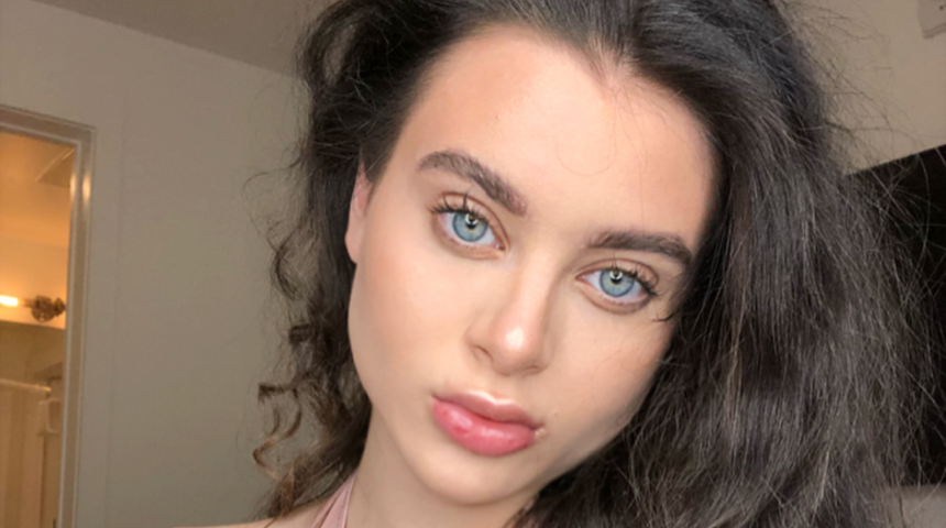 Eski yetişkin film yıldızı Lana Rhoades kendi tasarımı transparan iç çamaşırı takımıyla nefesleri kesti! “Kendim tasarladım”