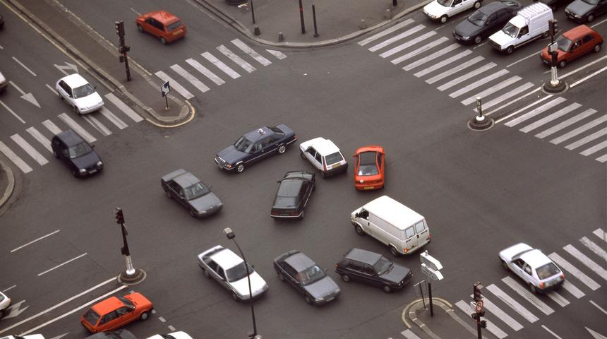 57/1-b trafik cezası nedir, ceza tutarı ne kadar? 57/1-b trafik cezası maddesi ihlal konusu nedir, kimlere uygulanır?