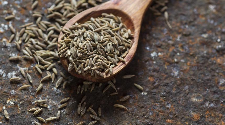 Sıcak suya karaman kimyonu katmak işte bu derdi bitiriyor!