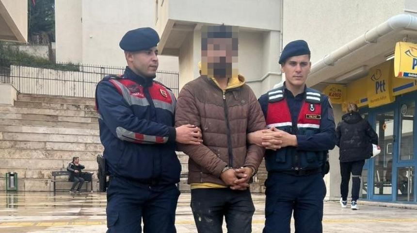 Karşılıksız &ccedil;ek dolandırıcısı jandarmaya yakalandı