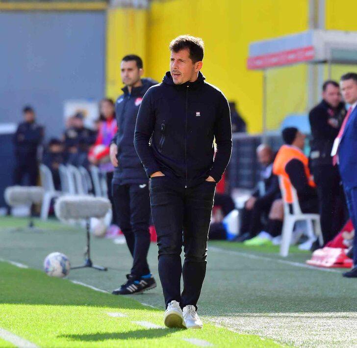 Başakşehir kazandı Pirlo çıldırdı! Sahayı terk etti, oyuncular kapıları tekmeledi... Emre Belözoğlu ile büyük gerginlik G4