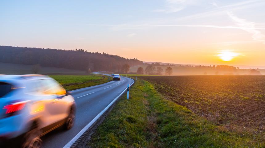 55/1-b trafik cezası nedir, ceza tutarı ne kadar? 55/1-b trafik cezası maddesi ihlal konusu nedir, kimlere uygulanır?