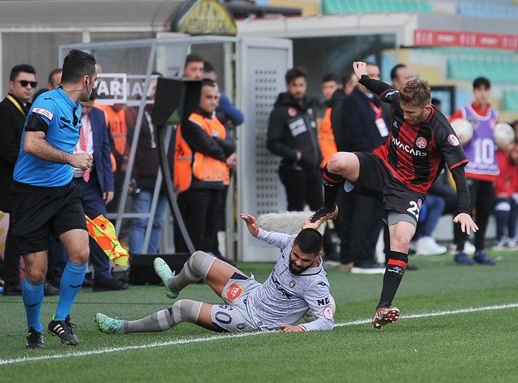 Başakşehir kazandı Pirlo çıldırdı! Sahayı terk etti, oyuncular kapıları tekmeledi... Emre Belözoğlu ile büyük gerginlik G1