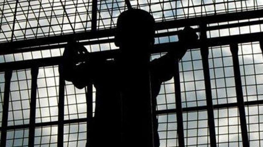 D&uuml;nya &ccedil;ocuk g&uuml;n&uuml;nde i&ccedil; par&ccedil;alayan '&ccedil;ocuk hapishanesi' hikayesi: Ekmeğin i&ccedil;inde fare...