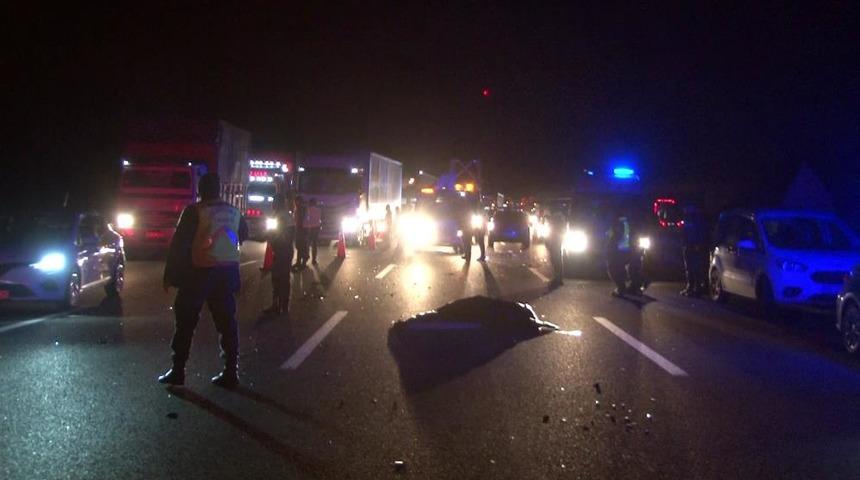 Kuzey Marmara Otoyolu'nda feci kaza! Benzini biten araçtan indiler otomobil çarptı: 1 ölü 2 yaralı