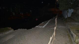 Manisa'da inşaatın temelindeki çökme sonucu 4 evdeki 14 kişi tahliye edildi