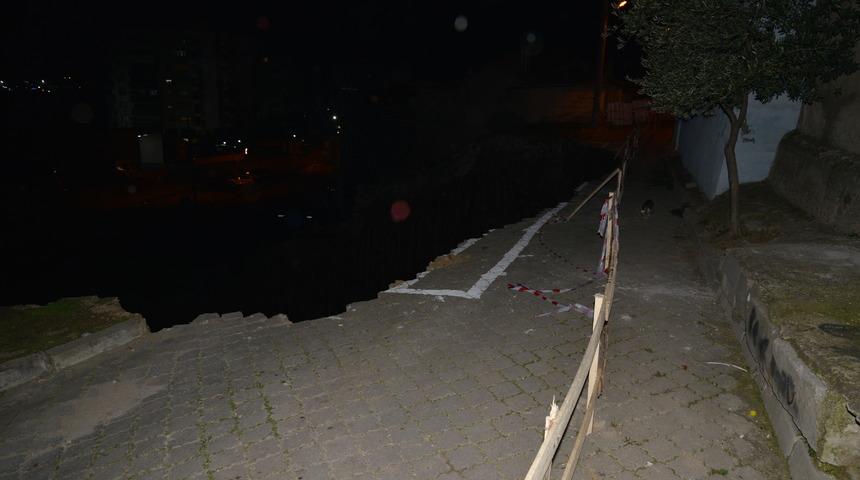 Manisa'da inşaatın temelindeki çökme sonucu 4 evdeki 14 kişi tahliye edildi