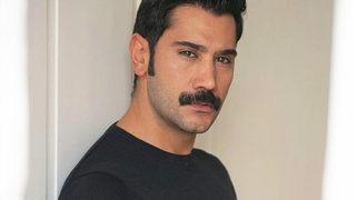 Al Sancak dizisinin yıldızı Uğur Güneş'in eski sevgilisi kendisinden de ünlü çıktı!