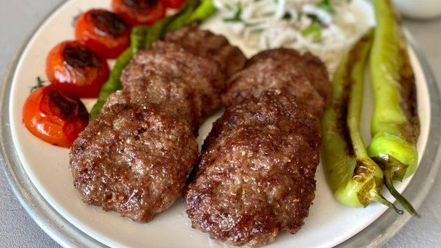 Gelinim Mutfakta Akçaabat Köftesi tarifi! Karadeniz'in enfes lezzeti Akçaabat köftesi nasıl yapılır?