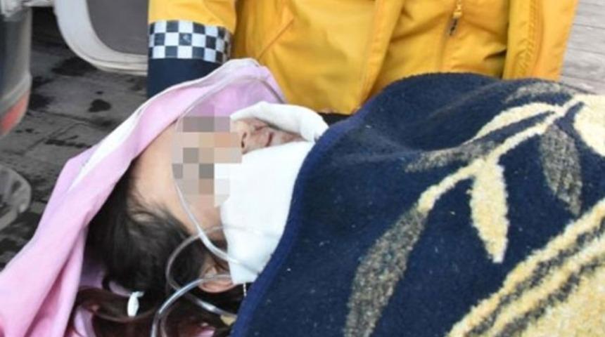 Vahşet! Eşini y&uuml;z&uuml;nden bı&ccedil;akladı