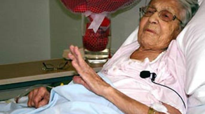 İlk kadın &ouml;ğretmen Refet Angın &ouml;ld&uuml;