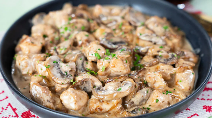 Sosuna hayran kalacağınız kremalı mantarlı tavuk tarifi! Yedikçe yediren kremalı mantarlı tavuk nasıl yapılır?