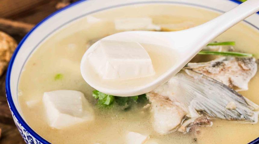 Balık çorbası nasıl yapılır? Zuhal Topal'la Yemekteyiz balık çorbası tarifi! Tam bir şifa deposu!