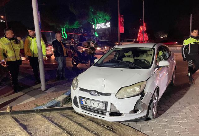 Manisa FK'nin takım otobüsüne çarpan otomobildeki 4 kişi yaralandı