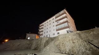 Ankara'da inşaat kazısı sırasında bitişikteki binanın girişi çöktü