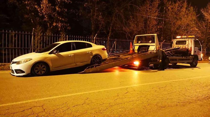 Kayseri&rsquo;de alkoll&uuml; s&uuml;r&uuml;c&uuml; motosiklete &ccedil;arptı: 2 yaralı