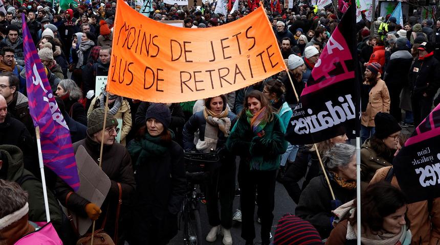 Fransa'da emekli protestosu! 1 milyondan fazla kişi sokaklara indi