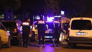 Alanya'da evlat dehşeti! Bıçaklanan ve markete sığınan anneyi izinli polis memuru kurtardı 