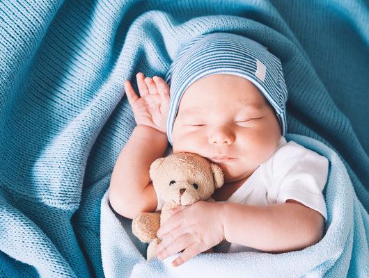 Bebeklere uyku eğitimi vermek doğru mu?