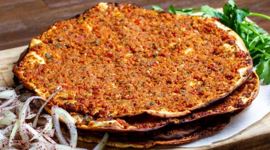Dışarıdan almanıza gerek kalmayacak: Evde lahmacun tarifi! Çıtır lahmacun nasıl yapılır?