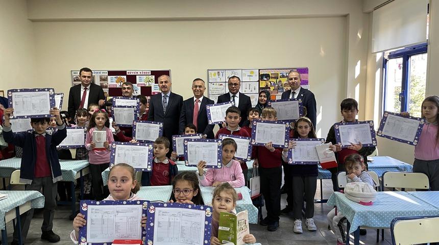 Giresun, Rize, Gümüşhane ve Bayburt'ta öğrenciler karne heyecanı yaşadı