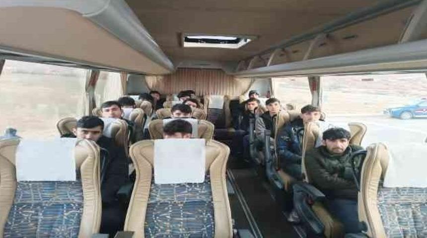 Malatya’da dron ile tespit edilen 35 düzensiz göçmen yakalandı