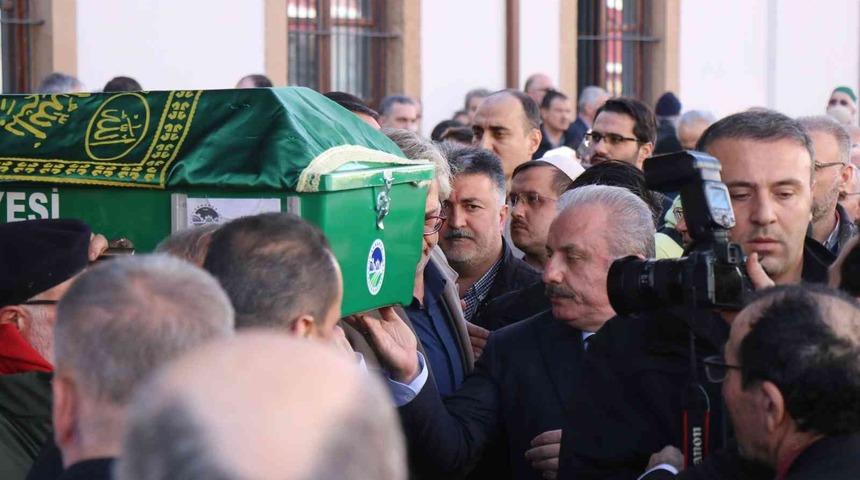 93 yaşında hayatını kaybeden eski milletvekili son yolculuğuna uğurlandı