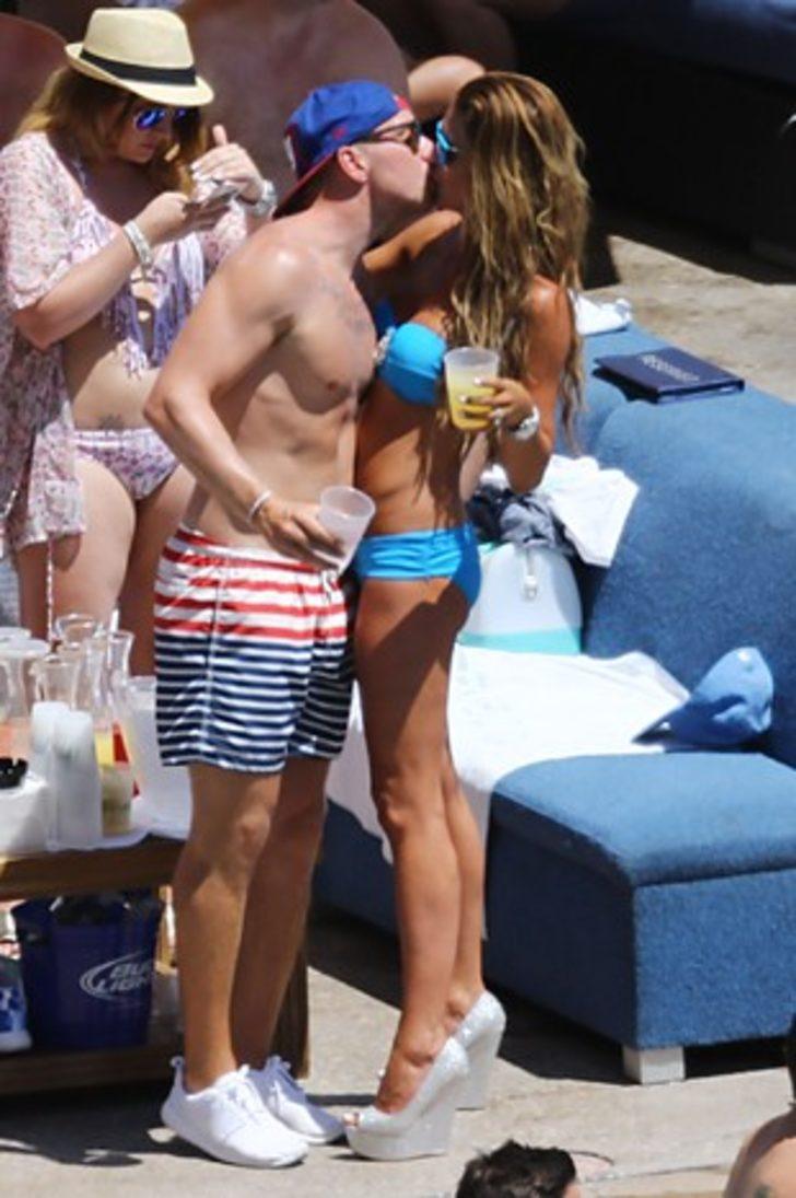 Havuz başında bikini arızası G3