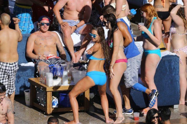 Havuz başında bikini arızası G4