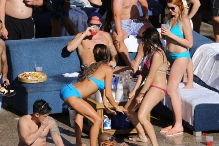 Havuz başında bikini arızası G5