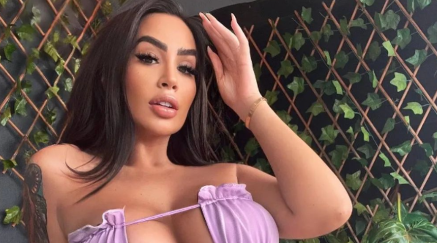 Lana Rhoades ile jakuziye girmişti! Şimdi ise Angela White ile sokak ortasında iç çamaşırıyla dolaştı