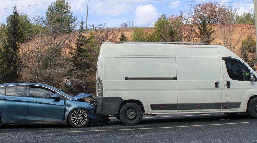 Uşak'ta zincirleme trafik kazası: 4 kişi yaralandı