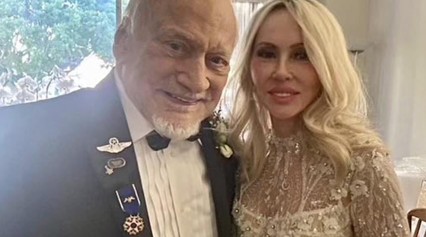 Ay'a ayak basan astronot Buzz Aldrin 93 yaşında dördüncü kez evlendi