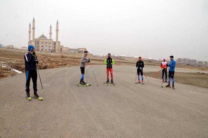 Yeteri kadar kar yağmayınca çareyi asfaltta buldular: "Yine de başarılı olmak için elimizden geleni yapacağız" G4