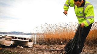 Su seviyesi geriledi! Sapanca Gölü'nden bakın neler çıktı