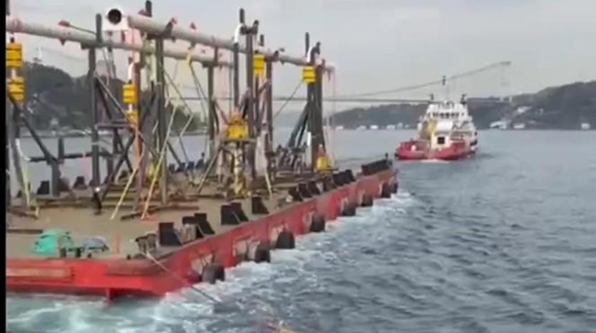 İstanbul Boğazı'nda hareketli anlar! Arıza yapan 59 metrelik gemi kurtarıldı