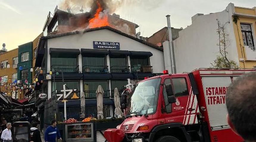 Son dakika: İstanbul Fatih'te restoran yangını! Çok sayıda ekip bölgeye sevk edildi