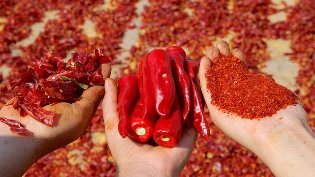 Sofraların ve Türk mutfağının vazgeçilmezi! Pul bibere gelen zamlar vatandaşın cebini de yaktı... Fiyatı 250 liraya dayandı